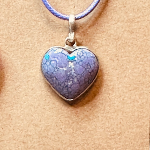 925 Sterling Silver Plated Purple w/Little Blue Howlite Heart Pendant Dyed EUC - Picture 11 of 12